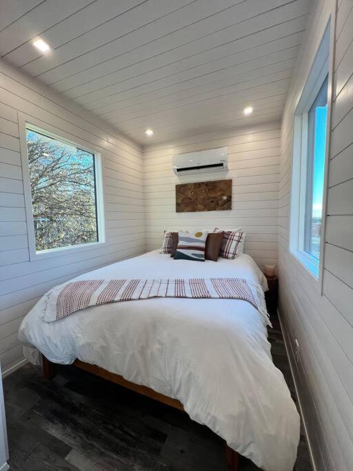 New The Flagship 2 Story Container Home Waco Exterior foto